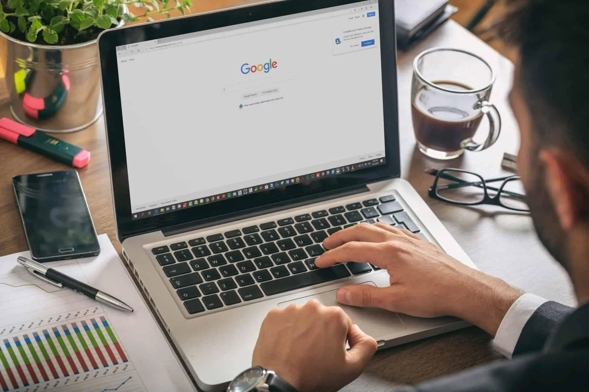 donne moi deux images pour illustrer article Développer votre activité de Thérapeute, coach et professionnel du bien être sur GOOGLE